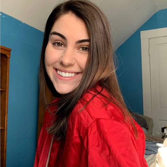 Meet your Posher, Lauren🌻 - Picture 3 of 3